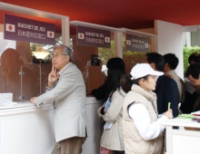 日本人優先窓口。英国人用もあり